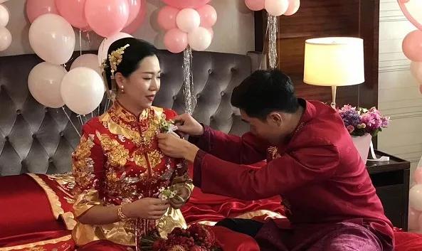 李晓霞结婚六年了，孩子都俩了，当年陈梦方博是最耀眼的伴娘伴郎！
2017年7月，(5)