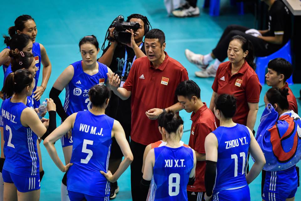 中国女排憾负东道主，无缘亚锦赛冠军，关键时刻犯低级失误太可惜