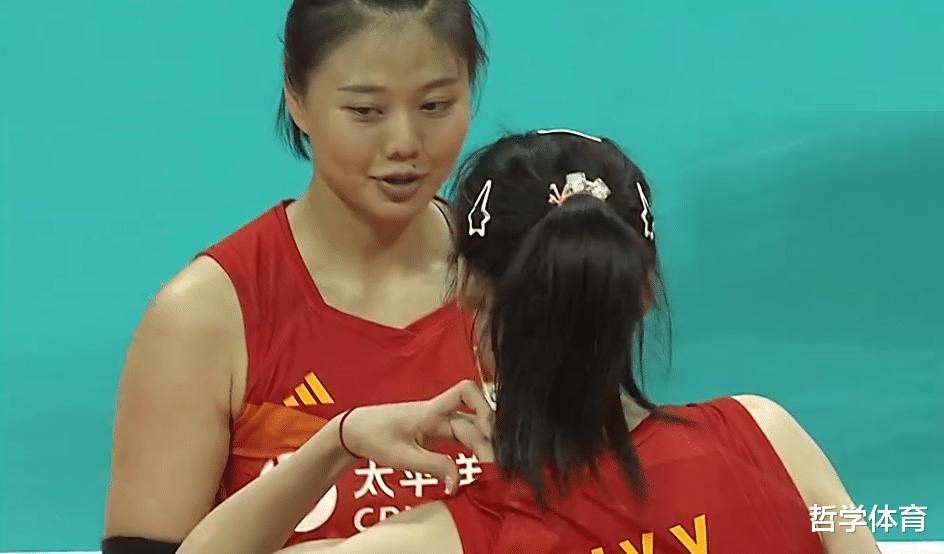 3连胜！中国女排3-0捷克，高居积分榜第一位 李盈莹砍最高分(2)