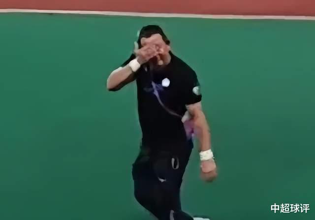 血浓于水！中国台北男足亚运会出局：杭州球迷鼓掌让领队落泪！(1)
