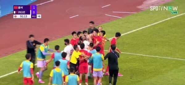 韩媒不满亚运队：又是少林足球！裁判没保护球员，难怪被抗议(2)