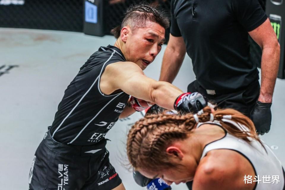 “ONE：巅峰系列赛14”熊竞楠TKO，李胜珠退役，斯坦普登顶冠军(4)