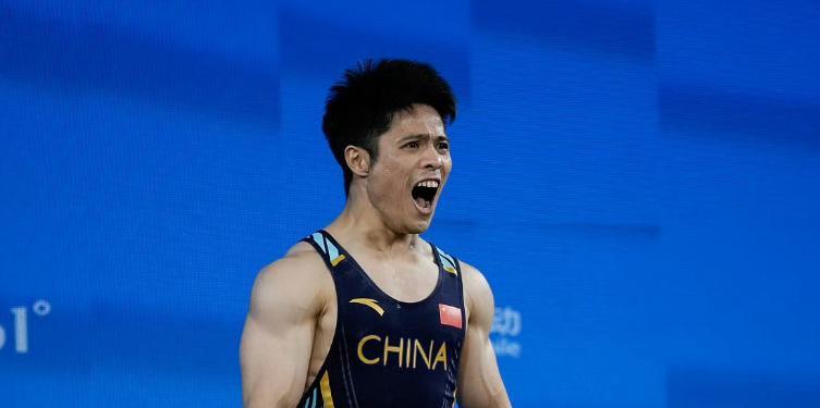 中国举重首金！奥运冠军李发彬两破亚运纪录险遭逆转 丁红杰受伤(1)
