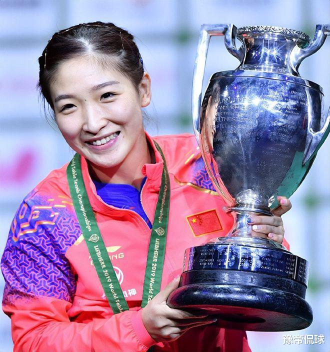 32岁刘诗雯再夺乒乓球冠军！拒绝去日本打球，球迷：忘记张继科吧