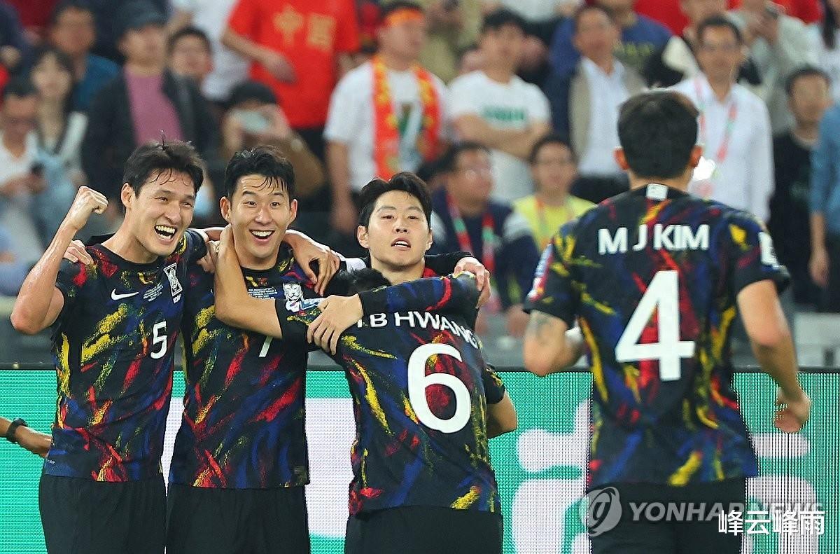 恐韩症仍在持续，世预赛韩国3-0赢中国，球迷激光笔照射引争议