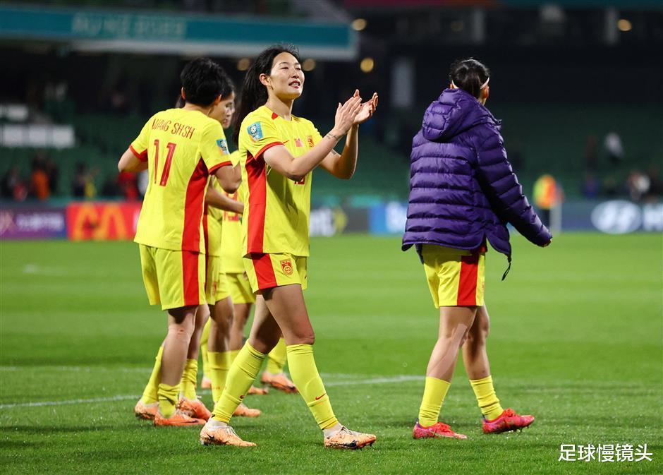 97分钟绝杀，3-4！日本女足输球，球员哭泣，中国女足PK世界第3(4)