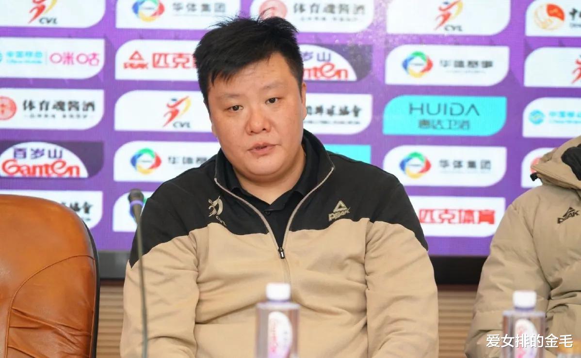上海教练团队临场指挥佳、给王音迪机会！王宝泉太保守，不用新人