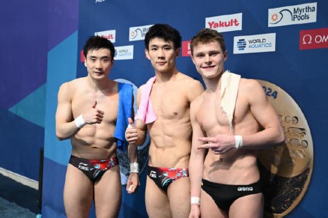 跳水世锦赛杨昊夺男子10米台金牌(1)