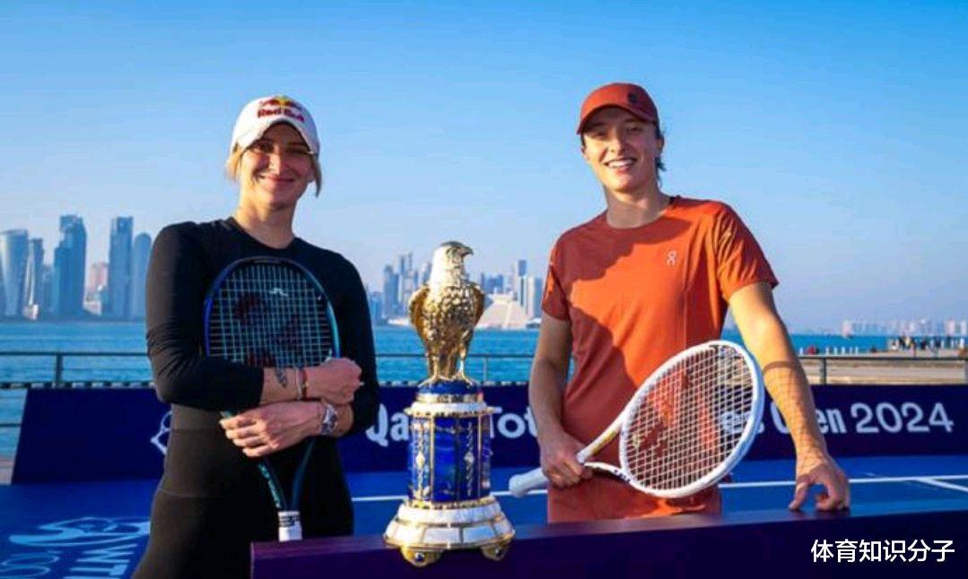 2个大满贯冠军海上打网球！女网世界第一玩嗨了，可惜郑钦文没去(3)