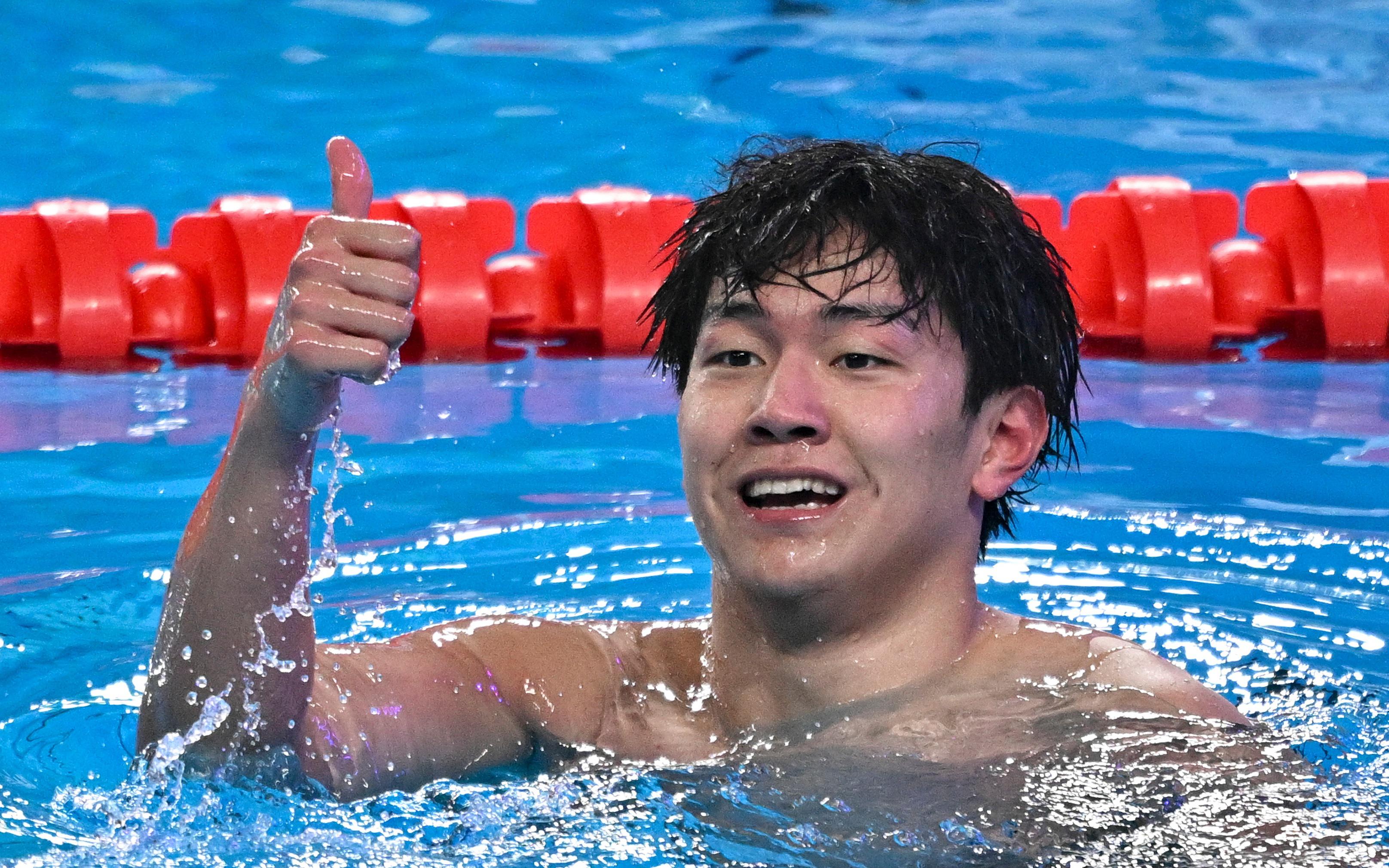 中国泳军逆袭摘两金，16岁小将说一个人强不是强