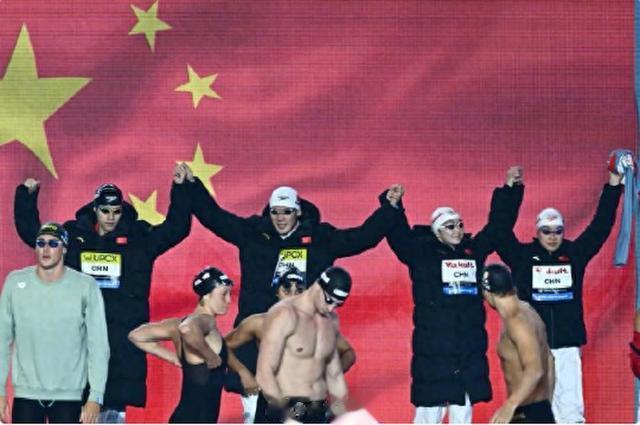 世锦赛第7金！中国游泳队刷新亚洲纪录夺冠，潘展乐已独夺4金(1)