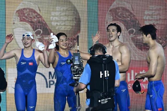 世锦赛第7金！中国游泳队刷新亚洲纪录夺冠，潘展乐已独夺4金(2)