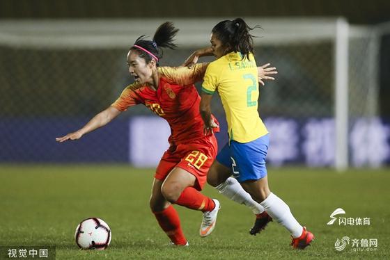 四国赛：彭诗梦救险，中国女足点球4-2胜巴西夺冠
