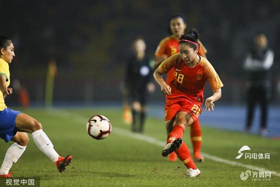 四国赛：彭诗梦救险，中国女足点球4-2胜巴西夺冠(2)