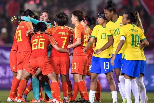 中国女足破23年不胜巴西女足魔咒，这场艰难取胜，球迷该做何评价(2)