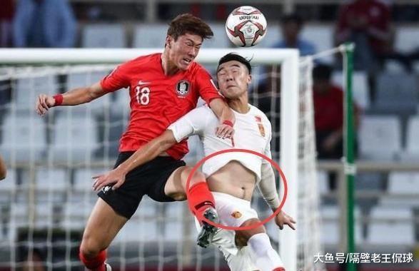中国男足每日保持“高强度”训练及比赛，为何还能练成大肚腩？(1)