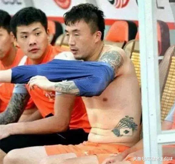 中国男足每日保持“高强度”训练及比赛，为何还能练成大肚腩？(2)