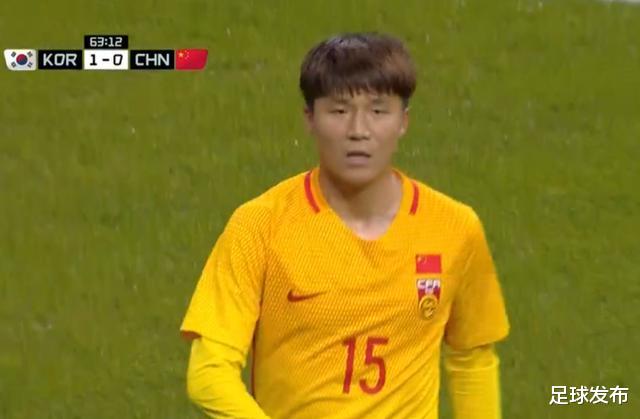 东亚杯国家选拔队遭遇两连败，赛后，李铁说：与日韩有差距……(1)