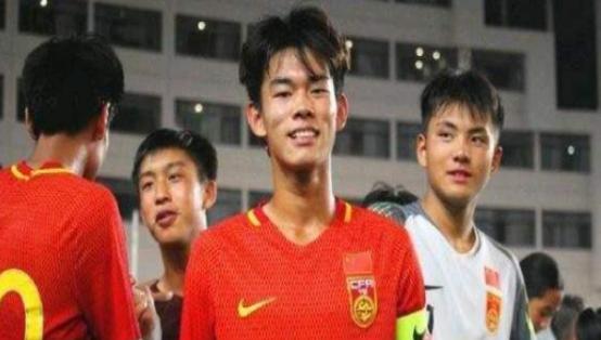 中国足球现超级天才，曾多次攻破尤文热刺大门，未来有望比肩C罗(1)