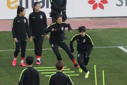 中国女足对手公布集训名单：4大海归缺阵，附加赛首回合坐镇主场(3)