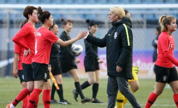 中国女足对手公布集训名单：4大海归缺阵，附加赛首回合坐镇主场(4)