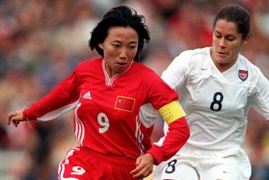 她是中国女足史上最豪放球员！进球后脱衣庆祝，肌肉不输男足球员(1)