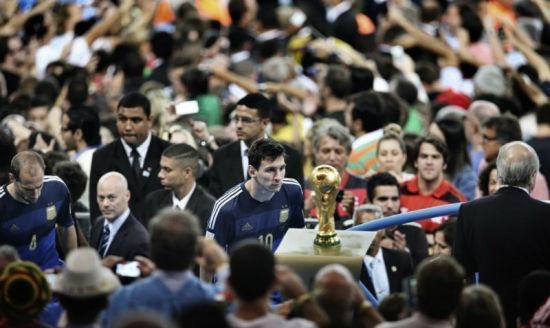 2014世界杯，梅西错过了足球生涯唯一一次加冕球王的机会？(5)