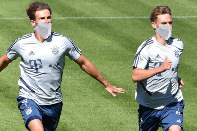 德甲复赛球员必须戴口罩比赛？口罩掉了比赛停止？！(1)
