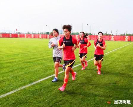 女子打法男子化，打遍天下都不怕！中国女足找男足热身，增强对抗(8)