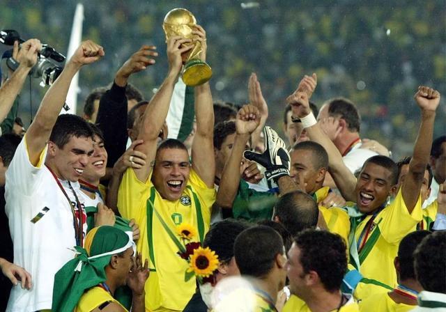 深度解析：六七成实力就够！巴西3R是世界杯足球史的最强组合？(2)