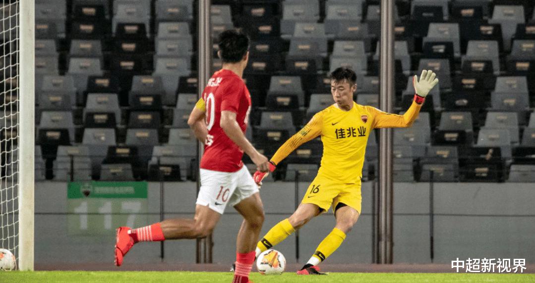 深圳佳兆业足球俱乐部队内目前有十名前天津天海俱乐部球员