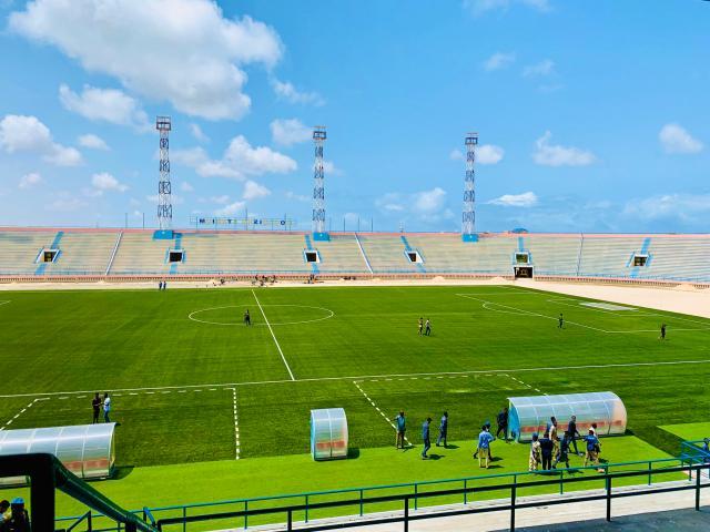多年战乱后 中国援建的索马里国家球场重新揭幕