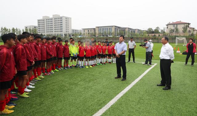 杜兆才赴亚泰训练基地调研 鼓励U16国少进世少赛(1)
