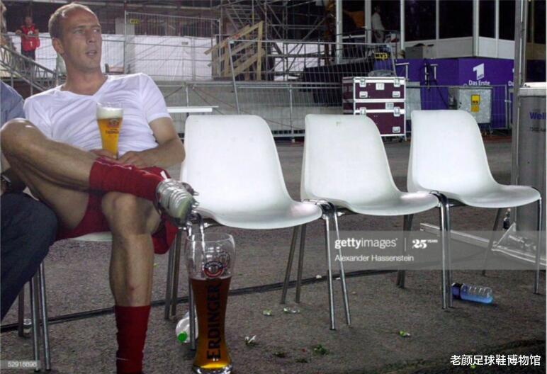 抽烟又喝酒，德国坏小子欧冠决赛破门拒绝拜仁终身合同，贝肯鲍尔说他脖子以下世界级(44)