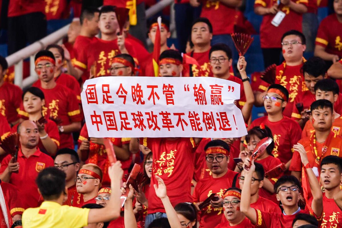 好笑又心酸啊、那些年《中国足球》名场面合集，你们都还记得吗(2)