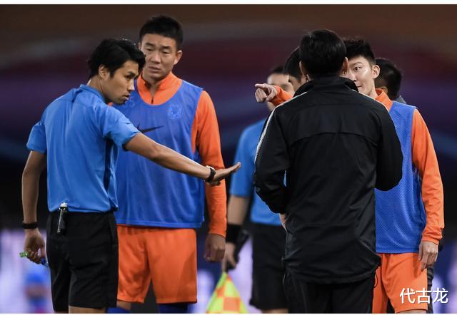 韩国媒体看笑话：中国足球无理取闹，VAR控制了韩国裁判(2)