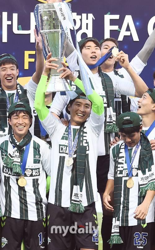 韩足协杯-全北现代3-2蔚山现代成就双冠王, 李同国达成大满贯