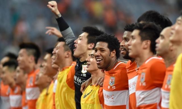 “鲁能”成为历史，“泰山”正式来袭，中国足球四冠王官宣新队名(1)