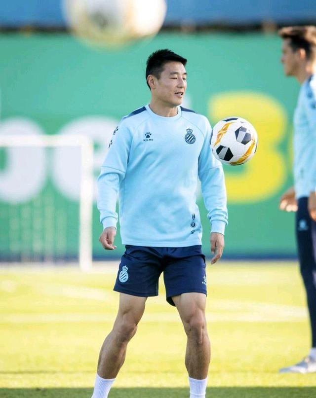武磊虽有伤情但依旧在国王杯赛事中表现积极精神值得学习(3)