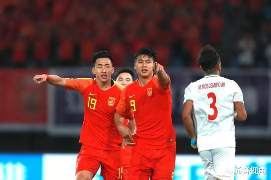 大反转！中国足球传来喜讯：最强归化王牌酝酿入籍，世界杯有戏了(4)