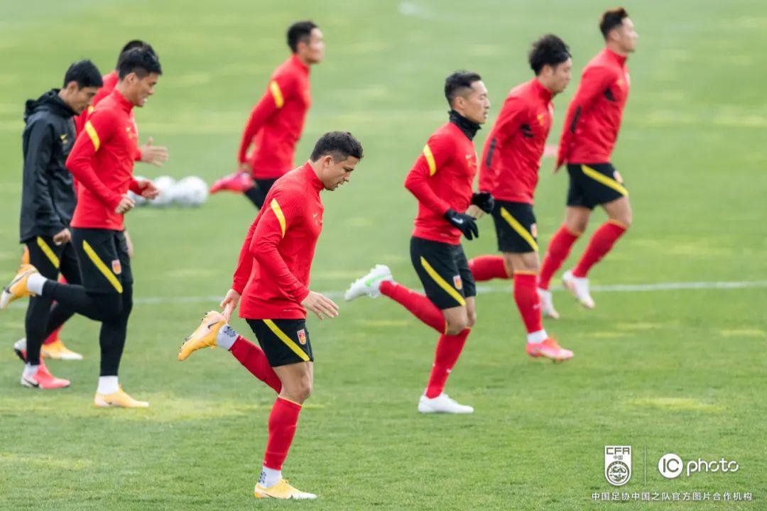 中国国家男子足球队今天开始新一期集训(2)
