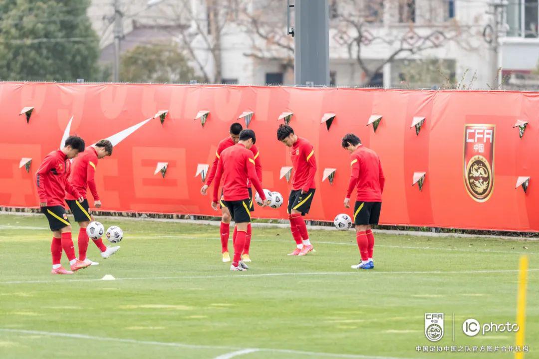 中国国家男子足球队今天开始新一期集训(3)