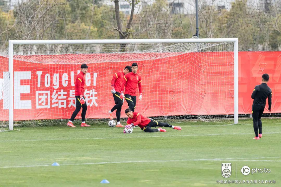 中国国家男子足球队今天开始新一期集训(4)