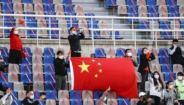 韩媒：中国球迷没有成熟的助威文化。中超揭幕战允许3万球迷进场