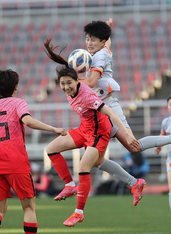 输不起！无人机欢迎中国女足，韩媒怕球迷助威影响韩国求救亚足联(3)