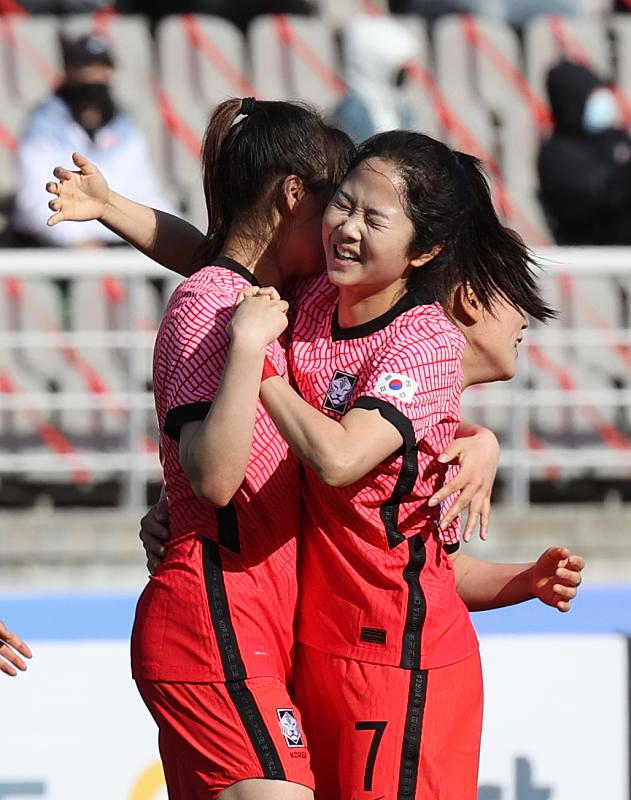 输不起！无人机欢迎中国女足，韩媒怕球迷助威影响韩国求救亚足联(5)