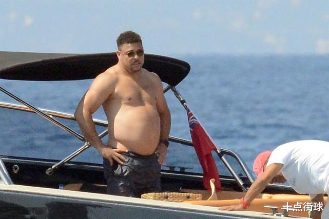 担心！44岁罗纳尔多已经胖成这样了，让人想起了去世前的马拉多纳(5)