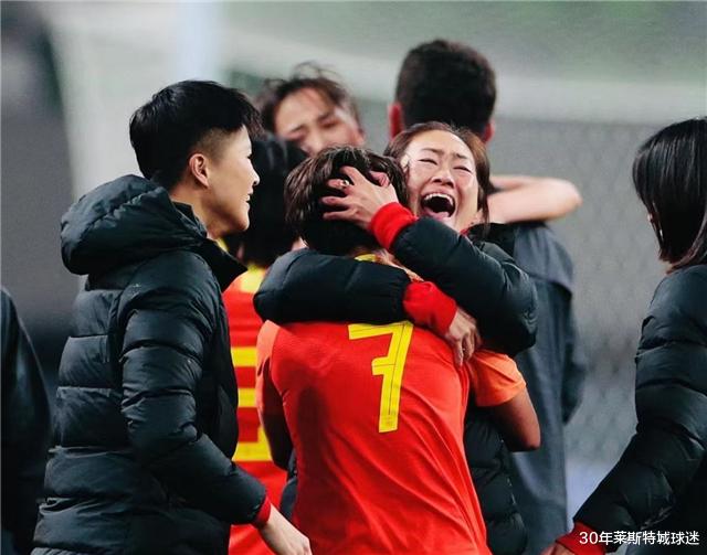 韩媒真不是东西！输给中国女足又搞小动作，中国球迷跟着嘲讽男足(1)