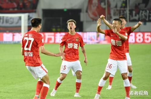 争议！中国足协官宣重要决定：广州恒大队遭打击，球迷质疑声一片