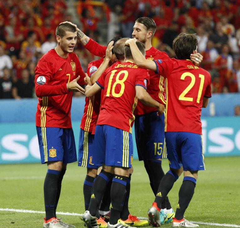 友谊赛：葡萄牙VS西班牙，西班牙新老交替，C罗虽老尚可一战(2)